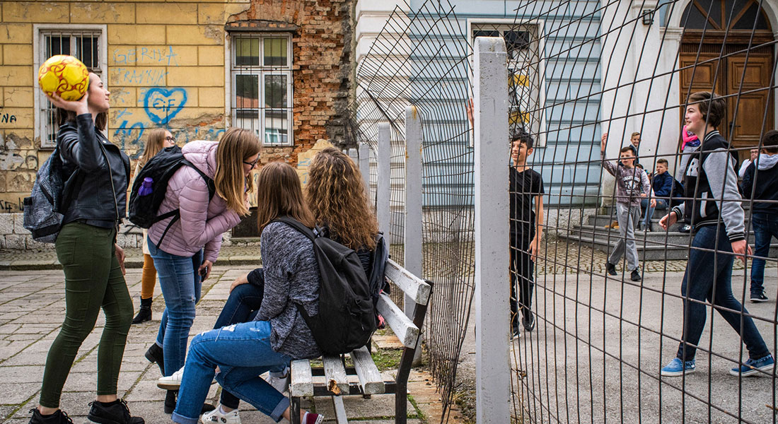 Children from Croatian Catholic families attend class in the right side of the building. On the left, the students are predominantly Muslim. Photo: © Laura Boushnak